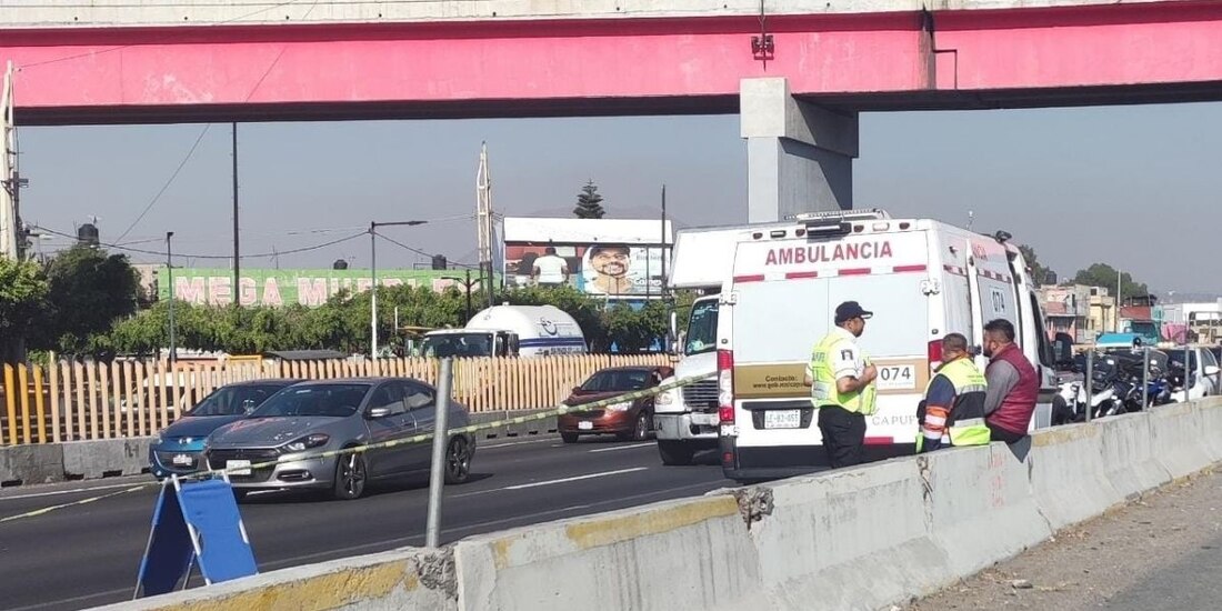 Hombre muere atropellado en la autopista México-Puebla.