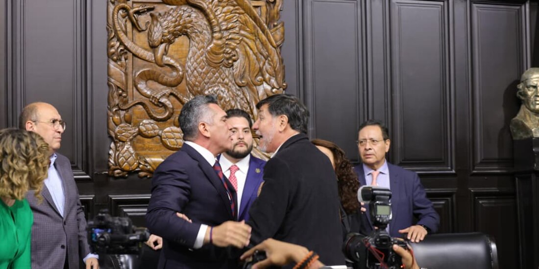 Alejandro Moreno y Gerardo Fernández Noroña tuvieron un pleito a empujones al cierre de la sesión de la Permanente.