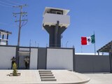 Promete AMLO más cuarteles de la Guardia Nacional para proteger a migrantes.