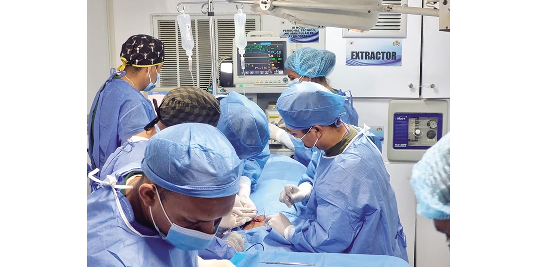 El personal médico militar lo operó de emergencia.