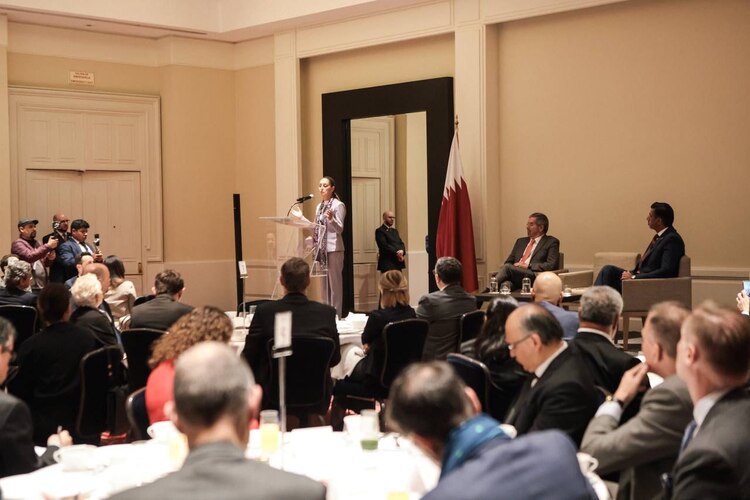 Embajadores reconocen logros en seguridad y políticas ambientales durante reunión con Sheinbaum.