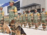 Binomios caninos que partieron ayer de la Base Aérea de Santa Lucía.