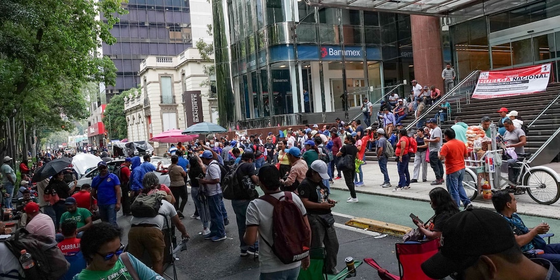 Maestros pertenecientes a la Coordinadora Nacional de Trabajadores de la Educación