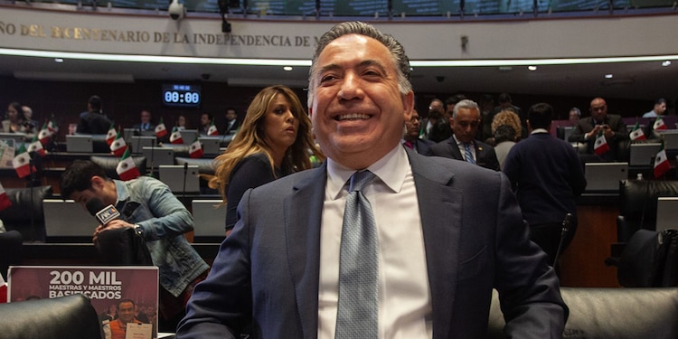 El senador Enrique Inzunza durante sesión en la Cámara de Senadores