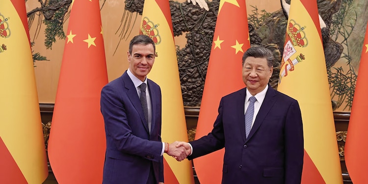 El presidente chino, Xi Jinping, y el presidente del Gobierno español, Pedro Sánchez, ayer.