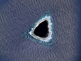 La isla encontrada en Google Maps tiene lo que parece ser una censura o un agujero negro