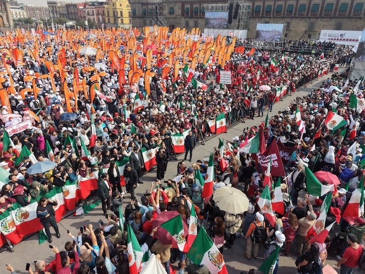 Celebran 7 años de la Transformación en el Zócalo.