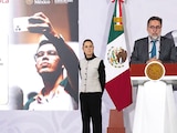 LA MANDATARIA, ayer, con Arturo Béjar, experto en seguridad digital y exdirectivo en Meta.