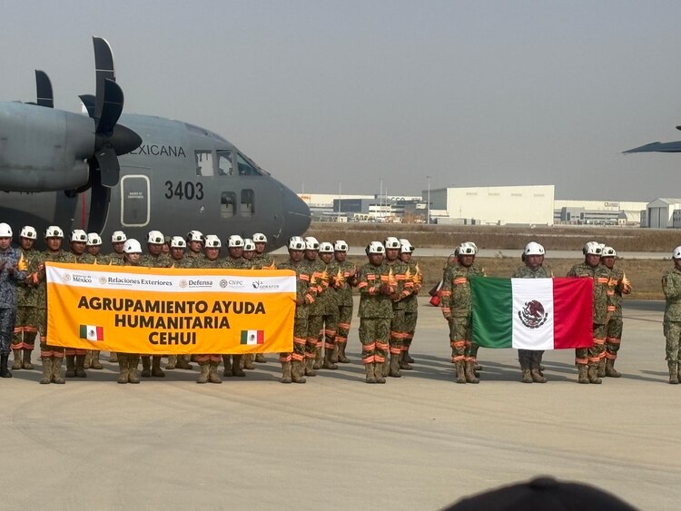 Arriba la delegación mexicana que apoyó en Los Ángeles.