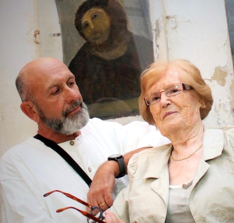 A la derecha, Cecilia Giménez.