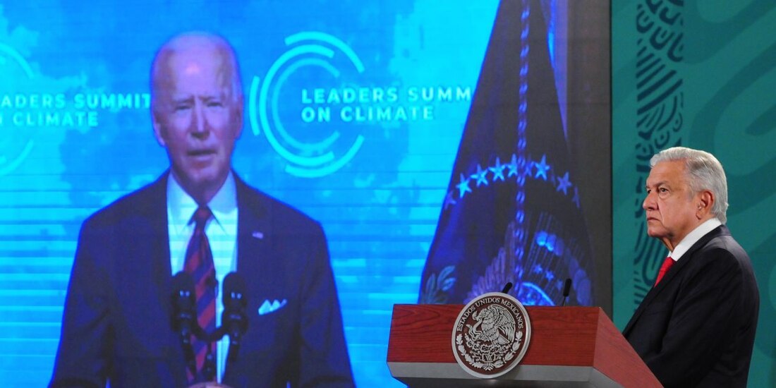 López obrador escucha a Joe Biden durante Cumbre del Cambio Climático, ayer.