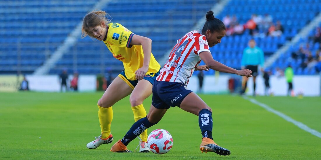 Una acción del América vs Chivas, partido de vuelta de los cuartos de final de la Liga MX Femenil