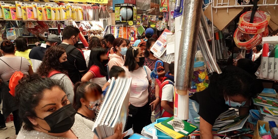 Se informó que hace dos años, el gasto promedio era de dos mil 500 pesos por estudiante inscrito, mientras que para el ciclo escolar 2021-22 el gasto promedio que se está dando es de mil 500 pesos