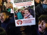 Manifestantes se congregan tras la muerte de María del Carmen Abascal, ayer.