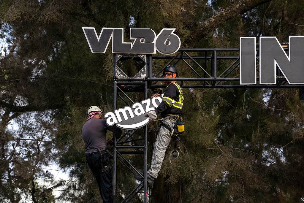 Así instalan escenarios del Vive Latino 2026, que tendrán alta tecnología.