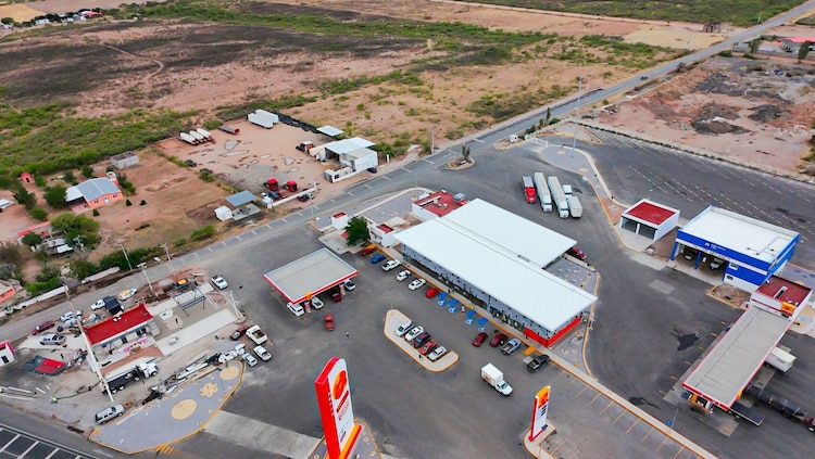 Imagen de las instalaciones de un Parador Seguro diseñado para brindar áreas de descanso y vigilancia integral al autotransporte.