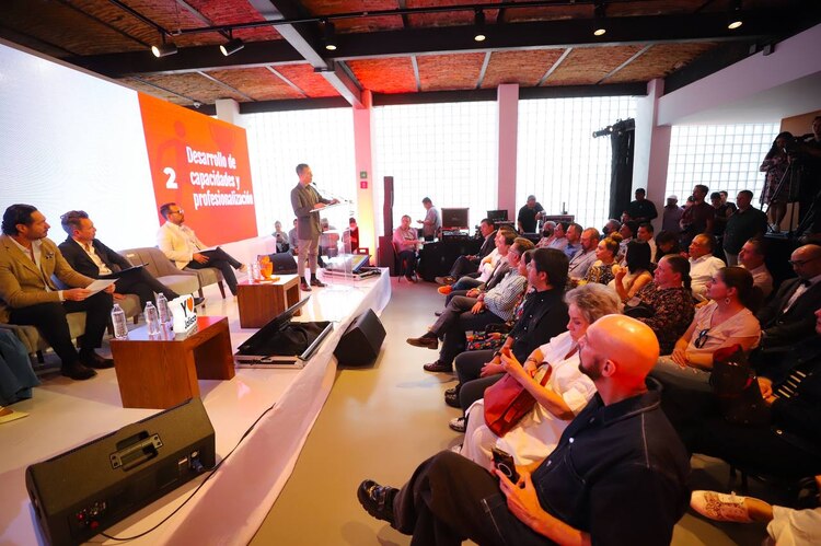 Pablo Lemus resaltó la necesidad de destinar recursos adecuados al sector cultural.