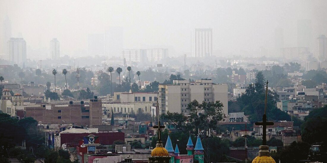 Contaminación del aire en la Ciudad de México, ayer.