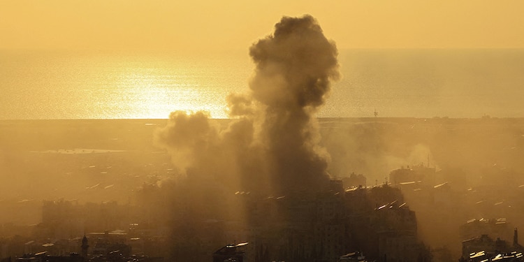 Un ataque israelí en suburbios del sur de Beirut, ayer.