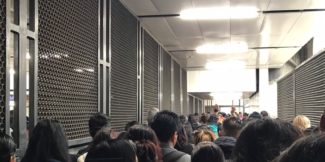 Metro CDMX inició la jornada con retrasos y aglomeraciones en rutas como la Línea 9, en foto.