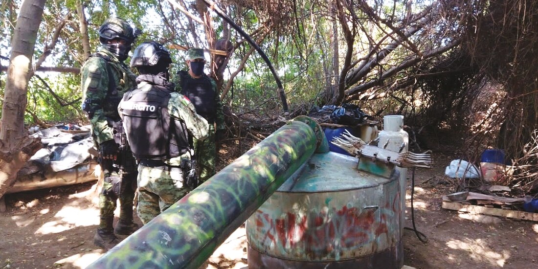 Sedena aseguró el narcolaboratorio con mayor capacidad de producción de metanfetamina, en Sinaloa, en febrero.