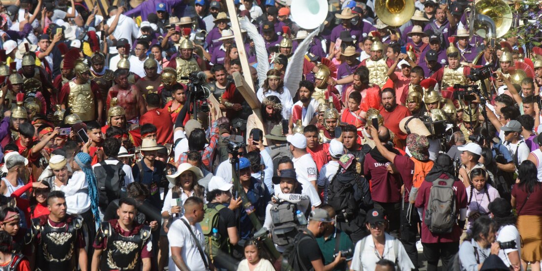 Vuelve celebración de Viernes Santo a calles de Iztapalapa.