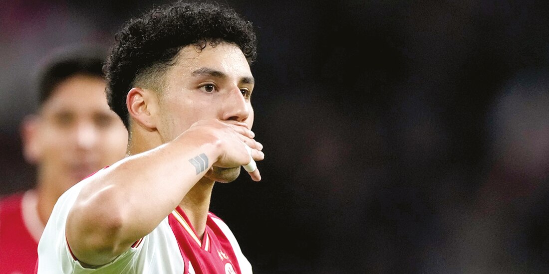 Jorge Sánchez festeja su anotación contra el Excelsior, ayer, en el partido de la Jornada 10 de la Eredivisie.