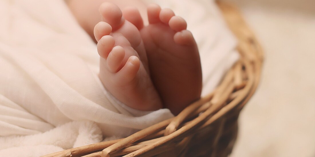 Los vecinos escucharon el llanto de la bebé aproximadamente a las 00:30 horas de este sábado.