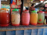 CUERNAVACA, MORELOS, 17MAYO2019.- Venta de aguas frescas de diversos sabores en el área de comida del mercado Adolfo López Mateos. FOTO: MARGARITO PÉREZ RETANA /CUARTOSCURO.COM