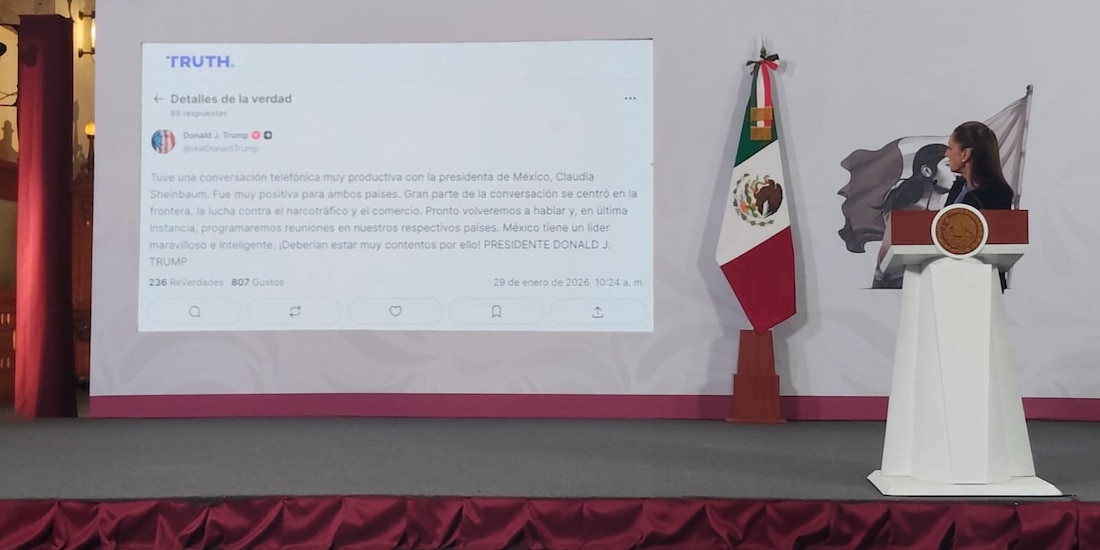La Presidenta de México al leer un mensaje de Donald Trump este jueves.