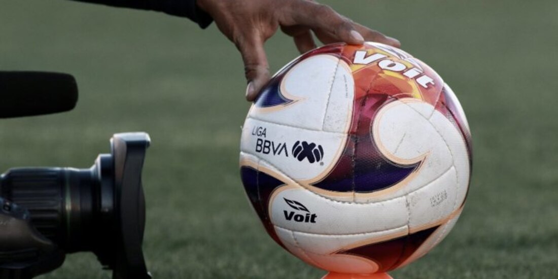El balón de la Liga MX, cuyo Torneo Grita México Apertura 2021 se encuentra en la segunda parte del campeonato.
