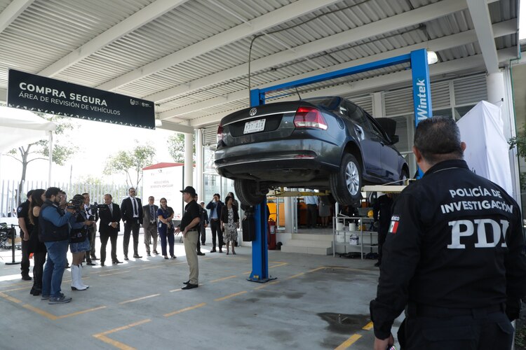 Autoridades capitalinas buscan frenar fraudes en compraventa de autos en plataformas digitales.