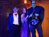 The Munsters de Rob Zombie estrena tráiler y enamora con su romance monstruoso