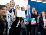 El mandatario estatal (c.), ayer, durante la entrega de premios en contraloría social.