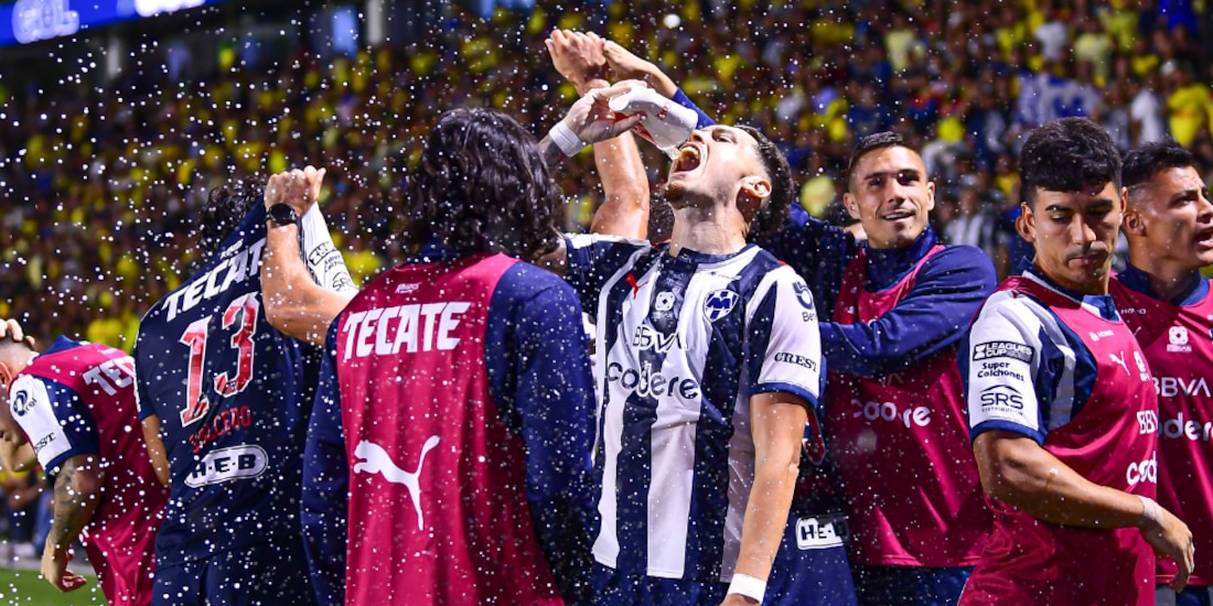 Lucas Ocampos celebra su gol ante el América.