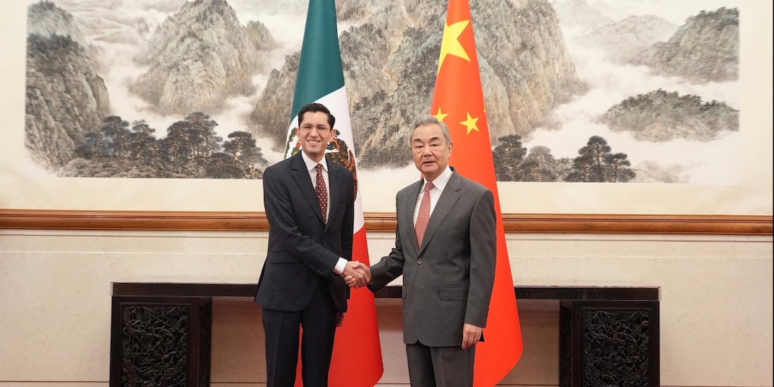 Los cancilleres de México y China en imagen de este lunes.