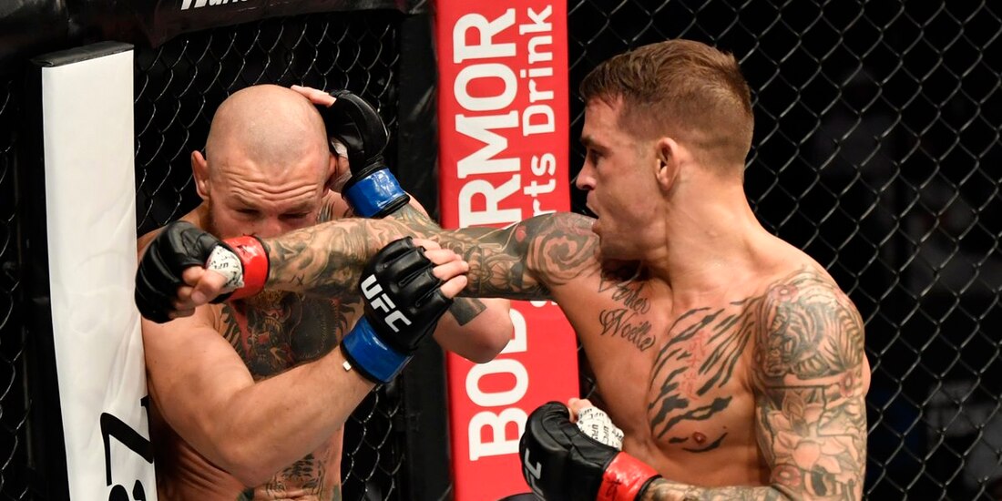 Una acción de la pelea entre Conor McGregor y Dustin Poirier