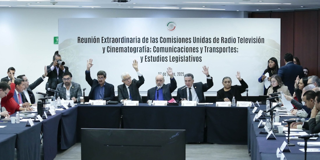 Comisiones unidas del Senado, ayer, al aprobar la Ley en Materia de Telecomunicaciones y Radiodifusión.