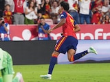 EL DELANTERO celebra uno de los dos goles que marcó, ayer, con la selección ibérica en la Liga de Naciones.