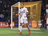 Javier "Chicharito" Hernández festeja el gol con el que le dio el empate al Galaxy contra el Dynamo en actividad de la MLS.