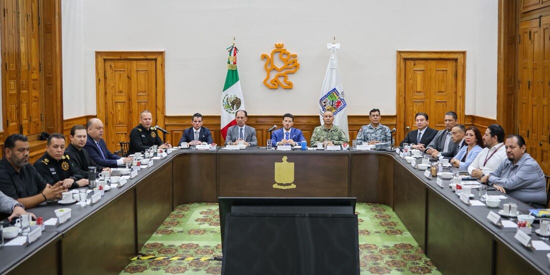 Funcionarios del Gobierno de NL.