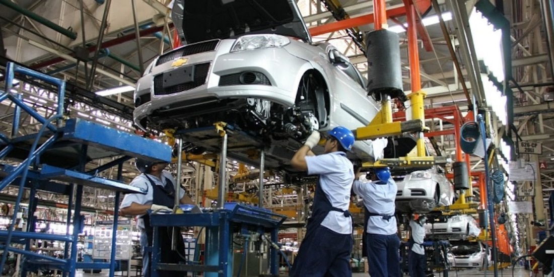 En una imagen ilustrativa, empleados del sector automotriz mexicano.