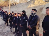 Protesta de pobladores contra destrucción ecológica en la playa Las Cocinas el 29 de abril.