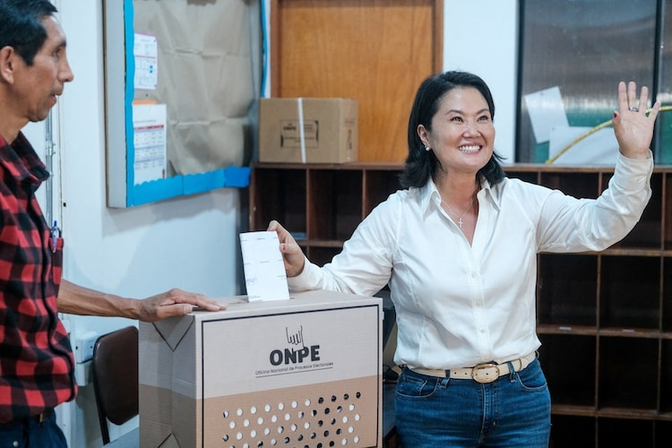 Keiko Fujimori, candidata a la presidencia de Perú, vota en las elecciones del 12 de abril de 2026.