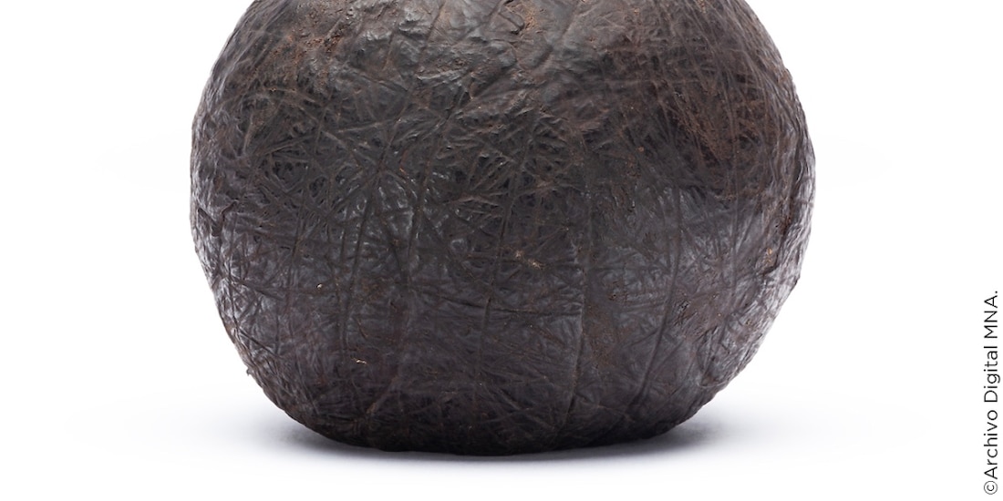 Pelota de hule mesoamericana.