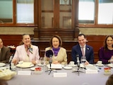 La Ministra Yasmín Esquivel Mossa en la reunión.