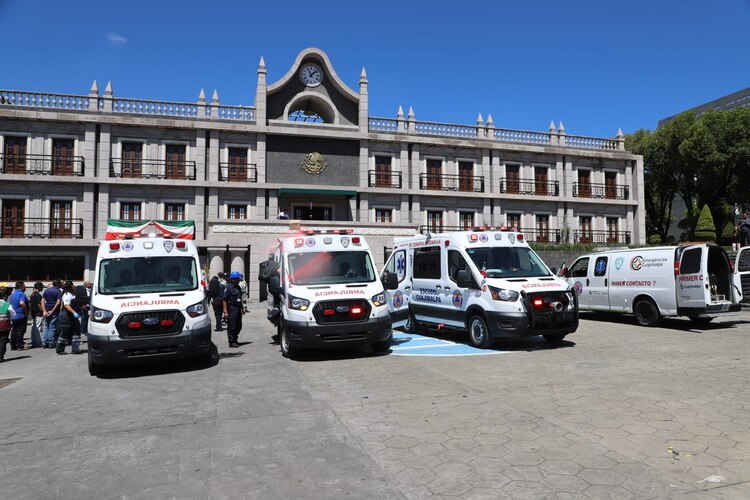 Personal de Protección Civil realiza evacuación durante el simulacro en Cuajimalpa.