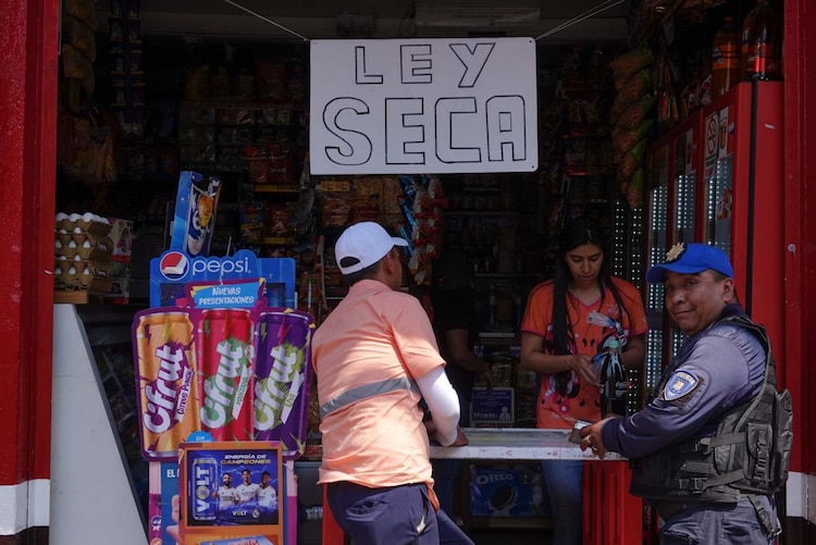 Prohibirán venta de alcohol en algunas alcaldías
