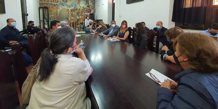 La nueva administración termina con los rumores sobre el cierre de la Casa del Adulto Mayor .