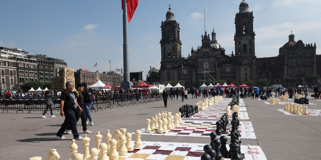 Festival del ajedrez en el Zócalo de la Ciudad de México.